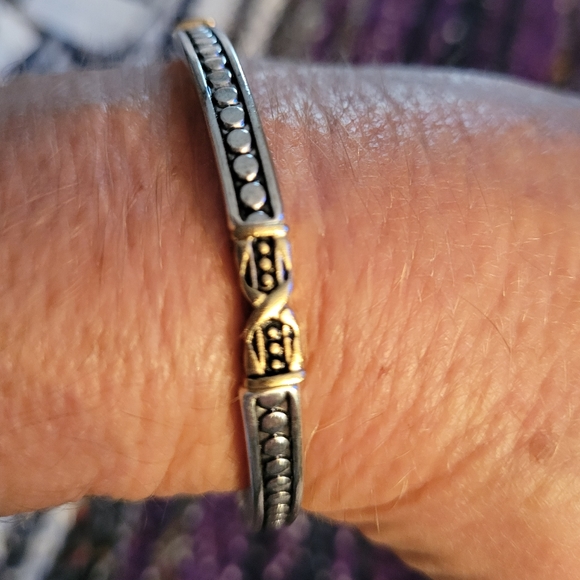 🛒🛍️💥NWT Howards stretchy silver and gold tone bracelet - Picture 1 of 4